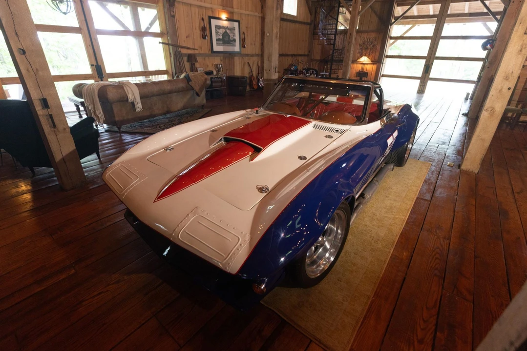 1965 Chevrolet Corvette C2 - Image 2 of 31