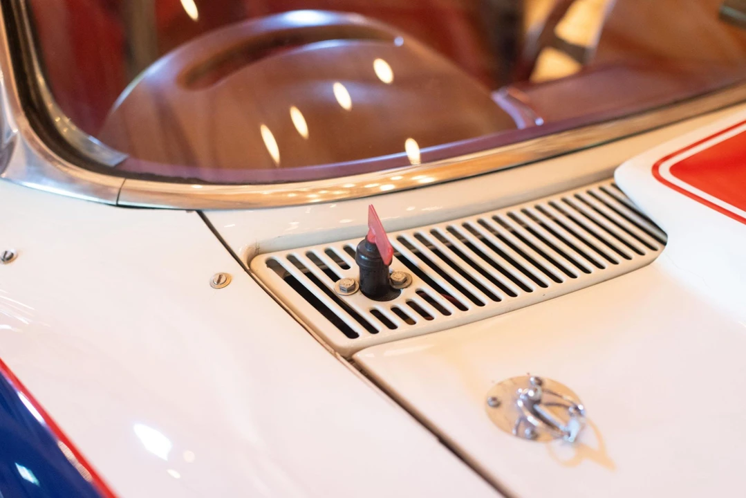 1965 Chevrolet Corvette C2 - Image 24 of 31