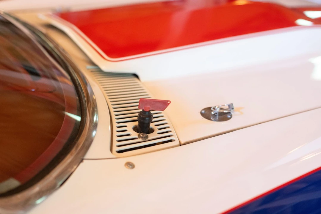 1965 Chevrolet Corvette C2 - Image 25 of 31