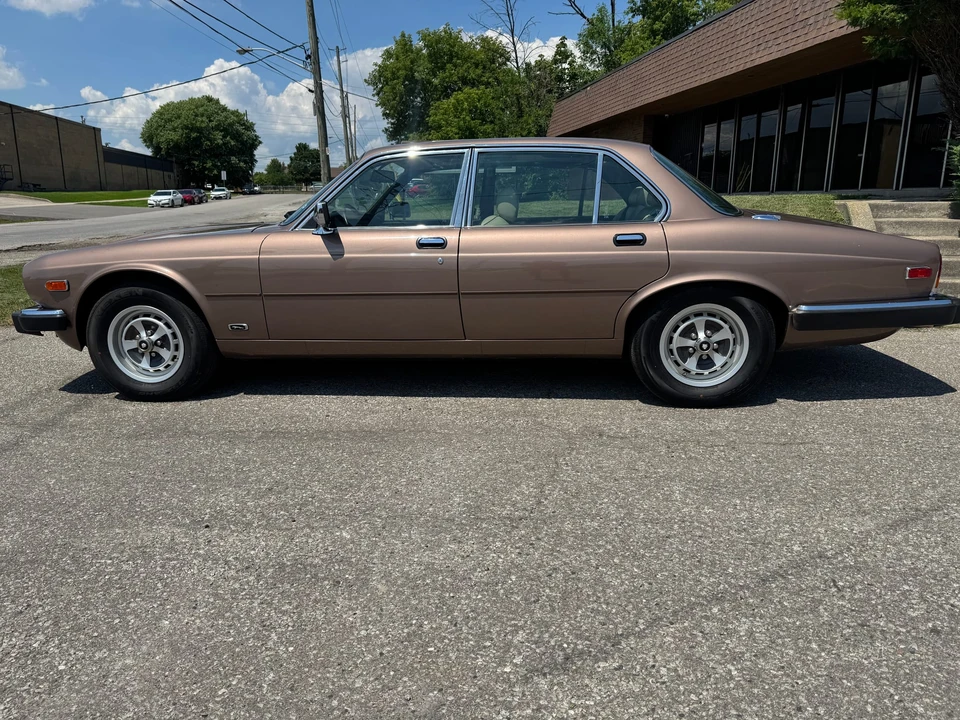 1985 Jaguar XJ Series 3 - Image 12 of 31