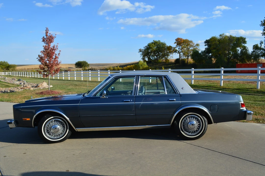 1985 Dodge Diplomat - Image 14 of 31