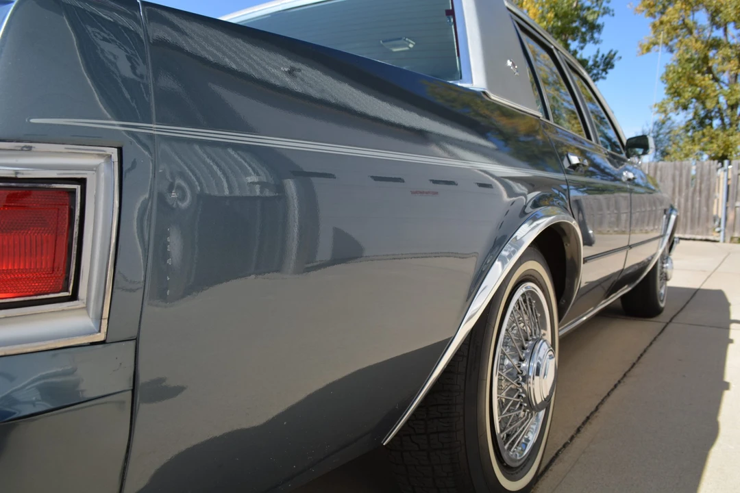 1985 Dodge Diplomat - Image 16 of 31