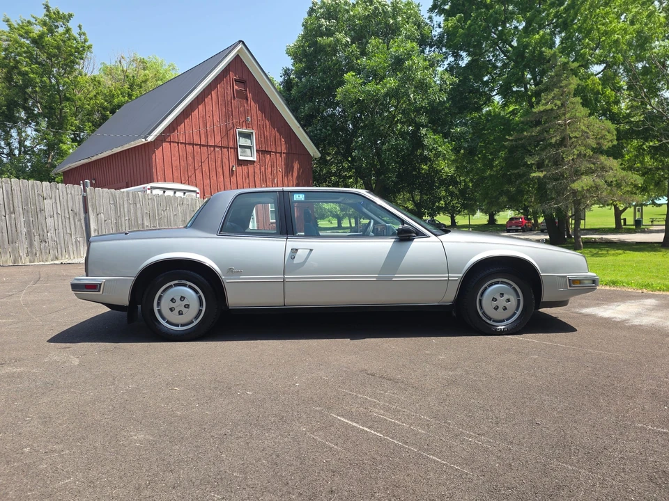 1986 Buick Riviera 4th-7th Gen - Image 10 of 31