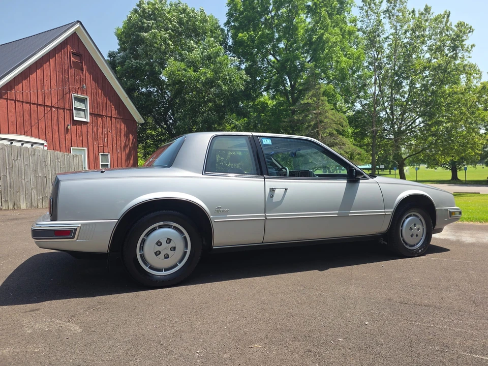 1986 Buick Riviera 4th-7th Gen - Image 11 of 31