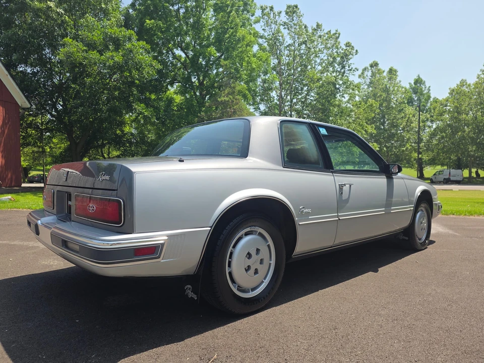 1986 Buick Riviera 4th-7th Gen - Image 12 of 31