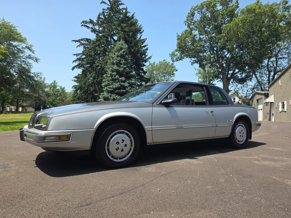 1986 Buick Riviera 4th-7th Gen - Image 2 of 31