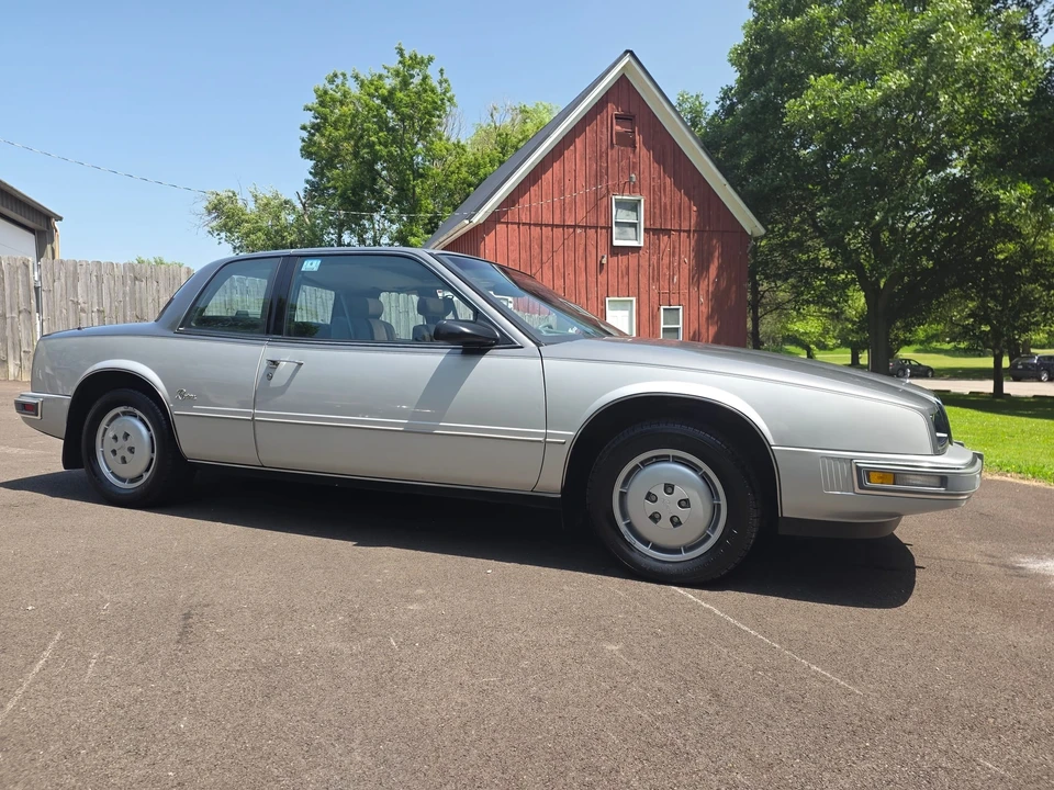 1986 Buick Riviera 4th-7th Gen - Image 8 of 31