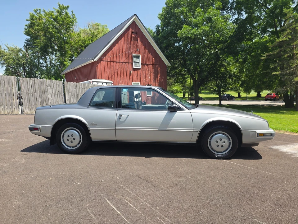 1986 Buick Riviera 4th-7th Gen - Image 9 of 31