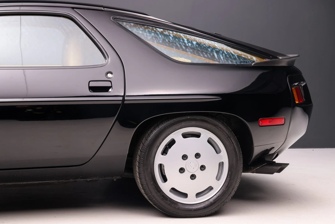 1986 Porsche 928 S - Image 12 of 31