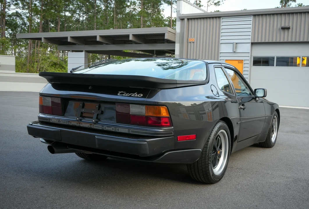 1986 Porsche 944 Turbo - Image 8 of 31