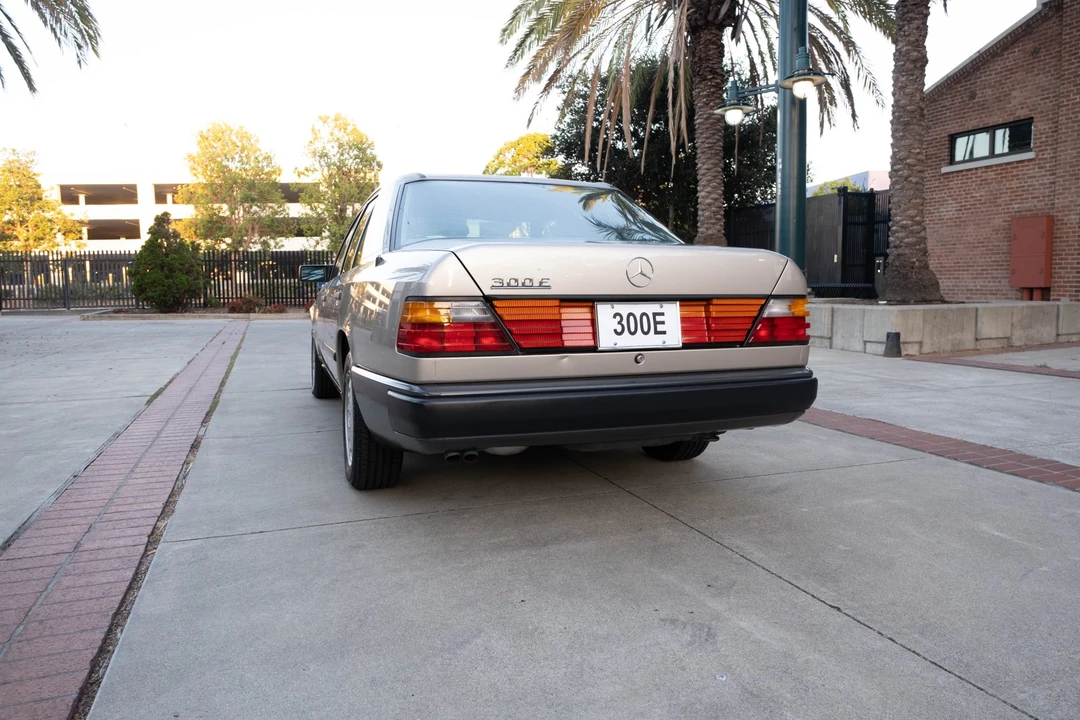 1987 Mercedes-Benz W124 E-Class - Image 14 of 31