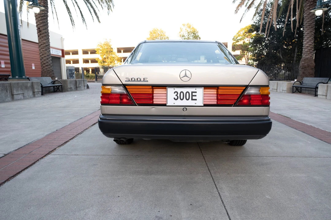 1987 Mercedes-Benz W124 E-Class - Image 18 of 31