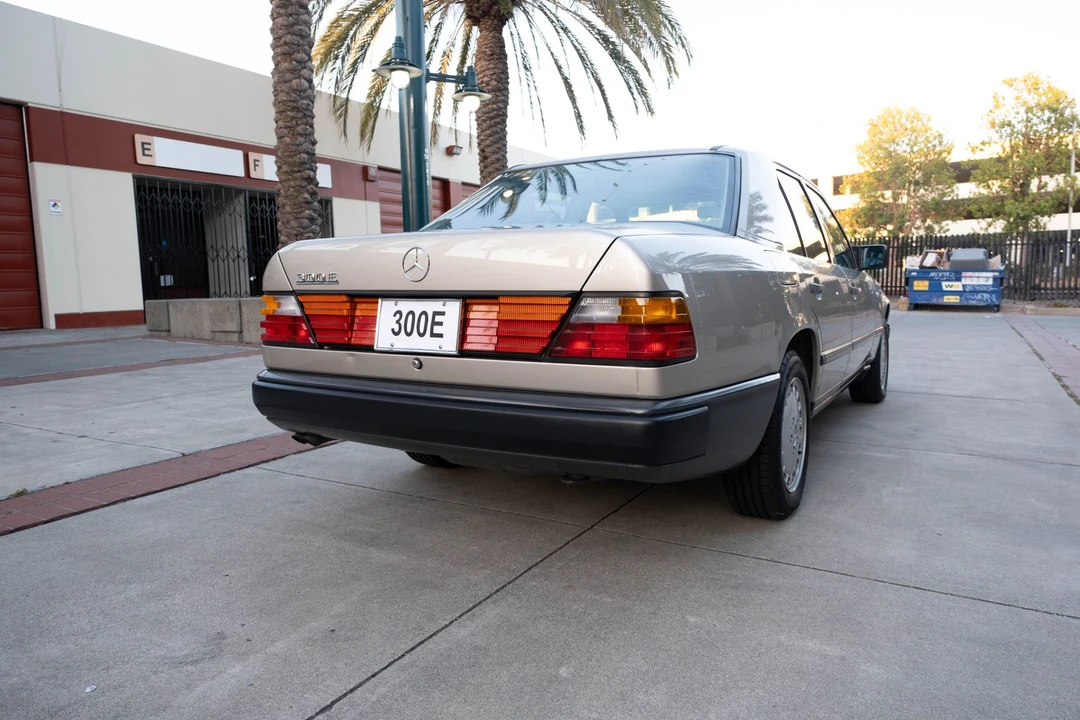1987 Mercedes-Benz W124 E-Class - Image 19 of 31