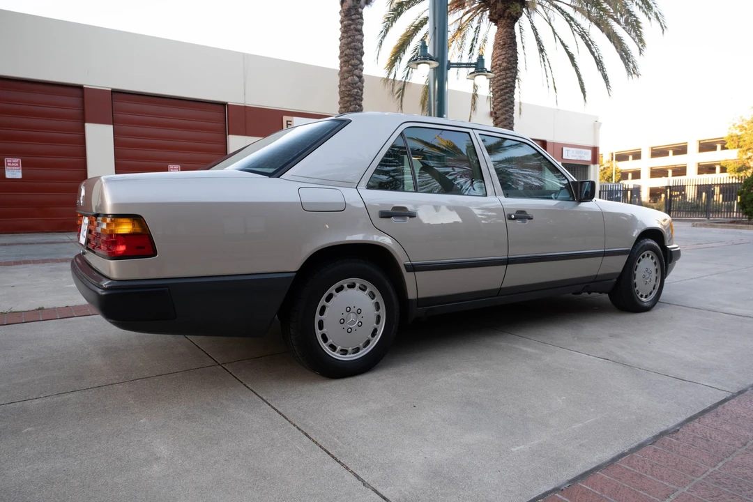 1987 Mercedes-Benz W124 E-Class - Image 25 of 31