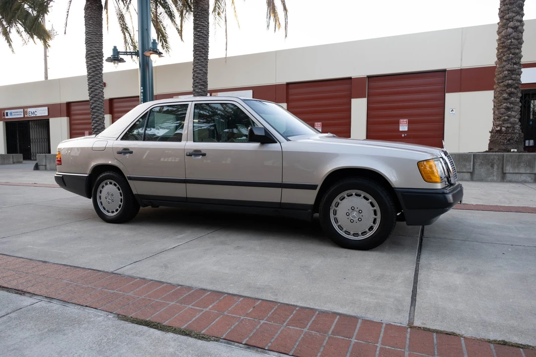 1987 Mercedes-Benz W124 E-Class - Image 3 of 31