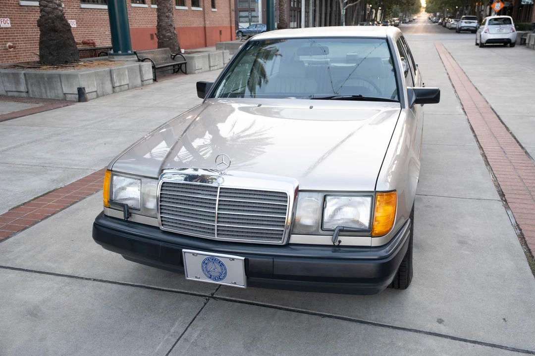1987 Mercedes-Benz W124 E-Class - Image 7 of 31
