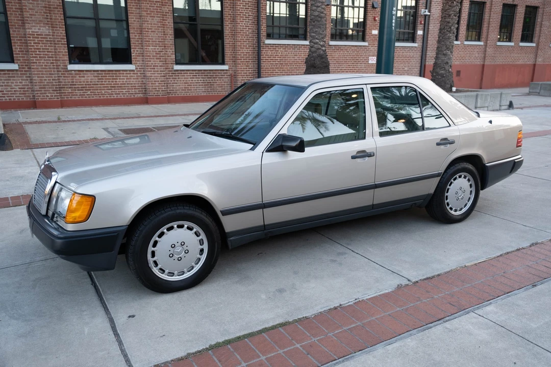 1987 Mercedes-Benz W124 E-Class - Image 9 of 31