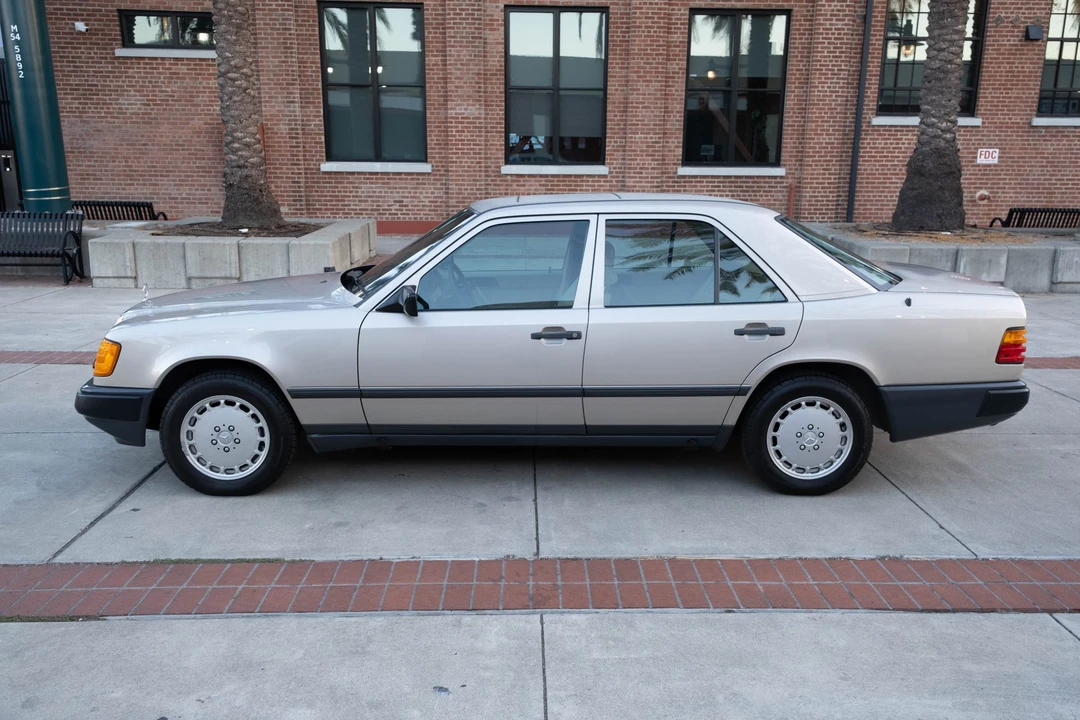1987 Mercedes-Benz W124 E-Class - Image 10 of 31