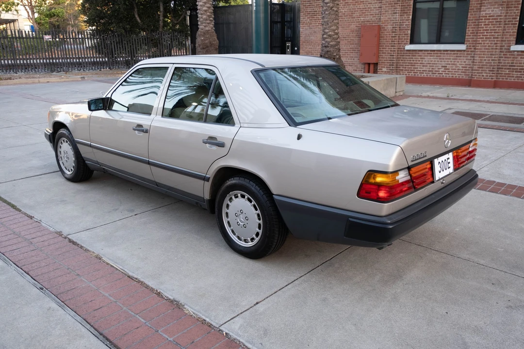 1987 Mercedes-Benz W124 E-Class - Image 12 of 31