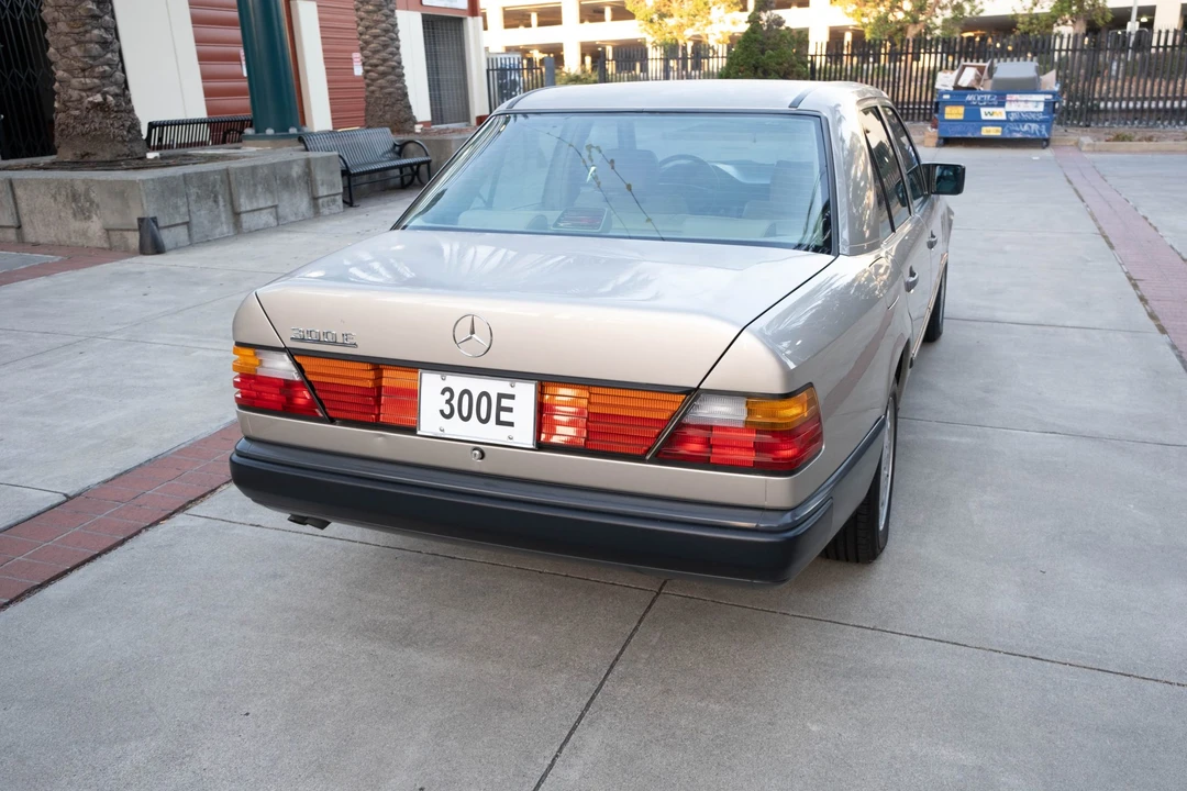 1987 Mercedes-Benz W124 E-Class - Image 20 of 31