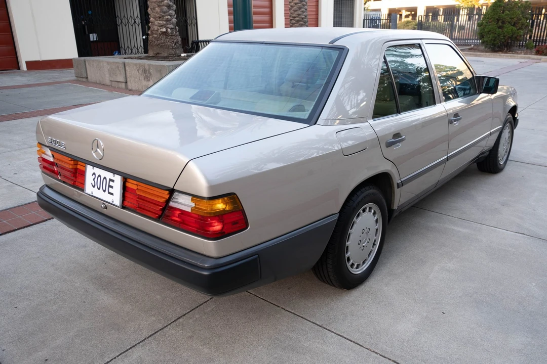 1987 Mercedes-Benz W124 E-Class - Image 22 of 31
