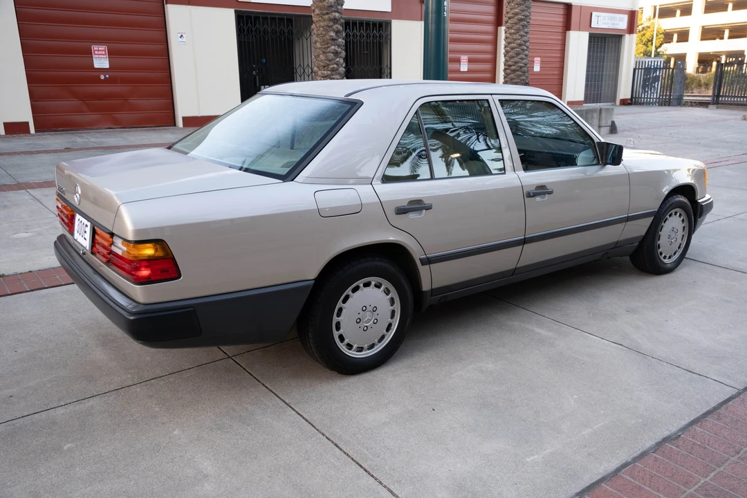 1987 Mercedes-Benz W124 E-Class - Image 24 of 31