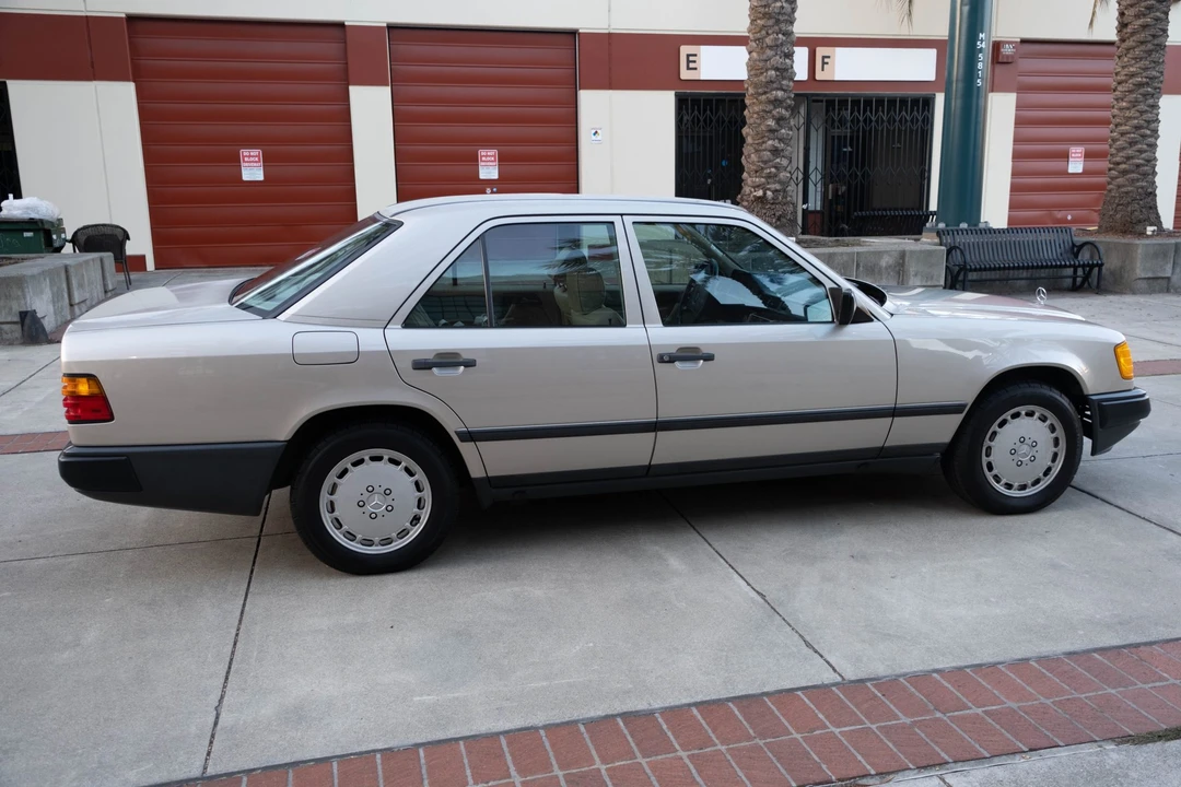 1987 Mercedes-Benz W124 E-Class - Image 29 of 31