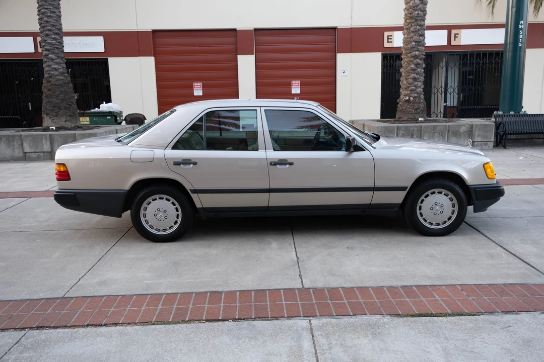 1987 Mercedes-Benz W124 E-Class - Image 30 of 31
