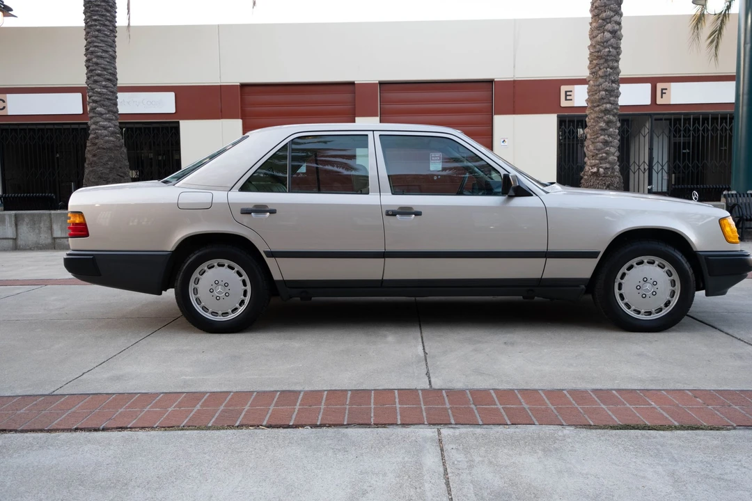 1987 Mercedes-Benz W124 E-Class - Image 31 of 31