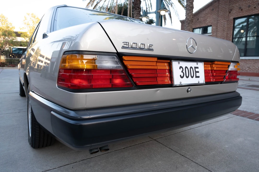 1987 Mercedes-Benz W124 E-Class - Image 15 of 31
