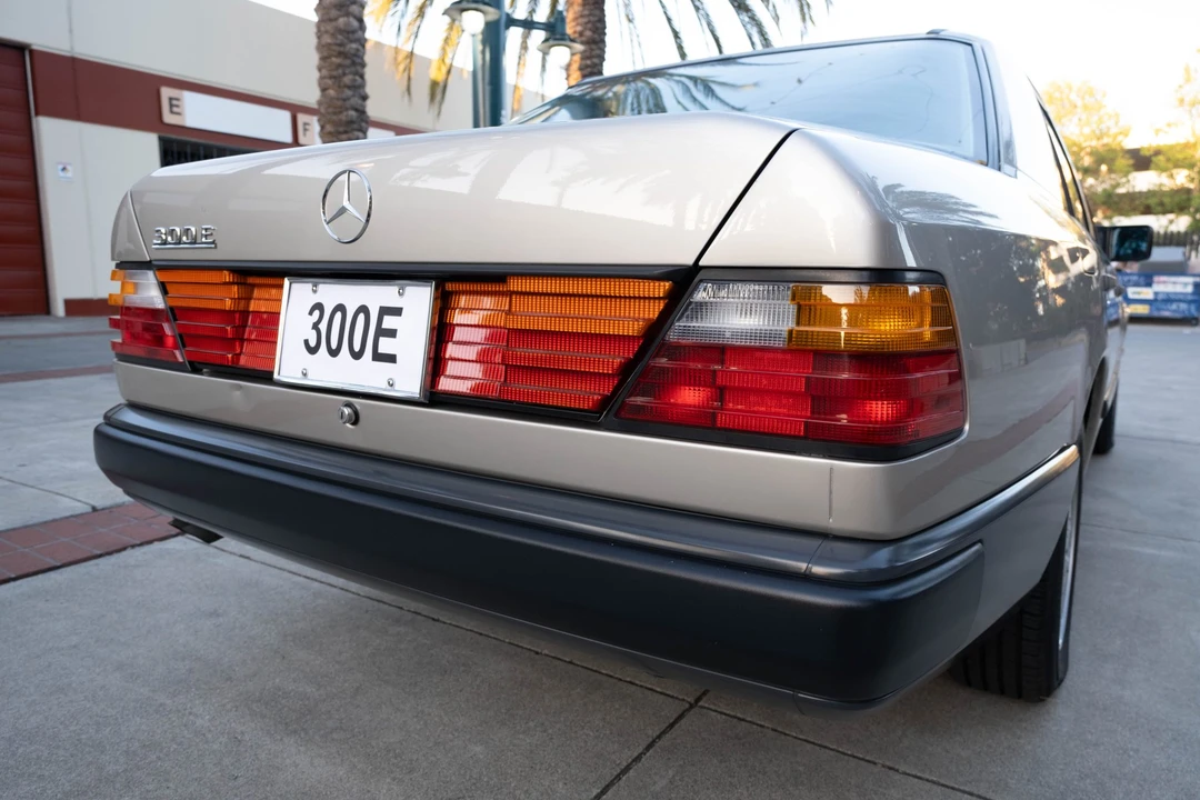 1987 Mercedes-Benz W124 E-Class - Image 21 of 31