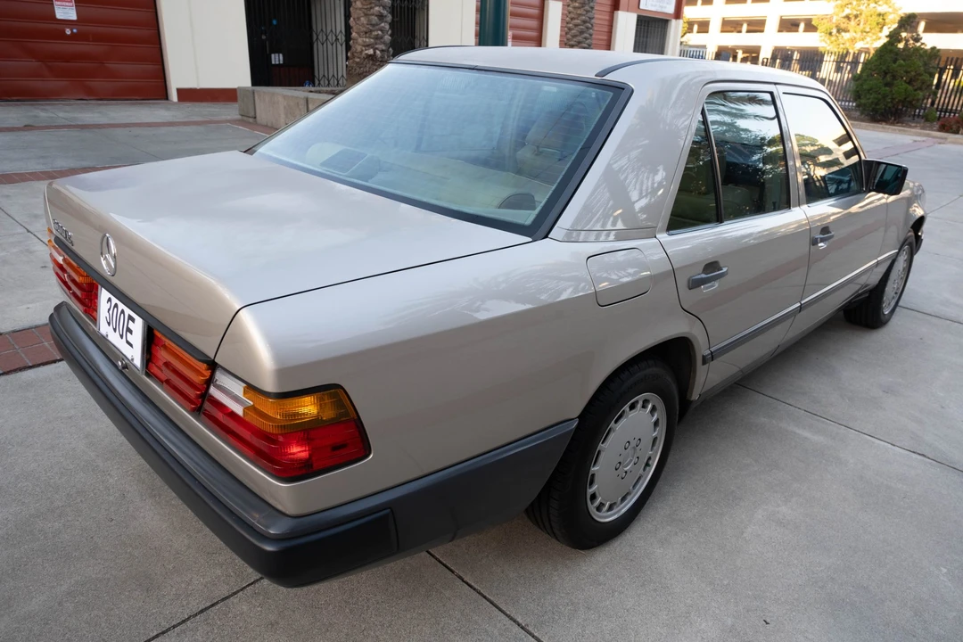 1987 Mercedes-Benz W124 E-Class - Image 23 of 31