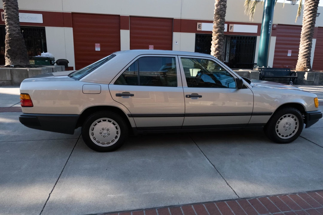 1987 Mercedes-Benz W124 E-Class - Image 28 of 31