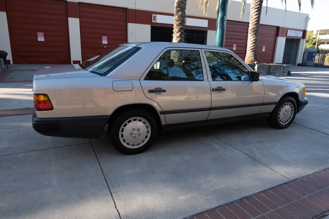 1987 Mercedes-Benz W124 E-Class - Image 26 of 31