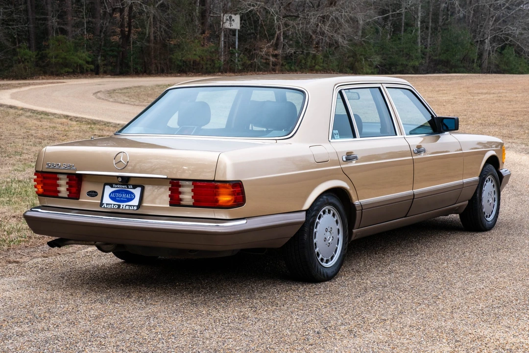 1987 Mercedes-Benz W126 S-Class Sedan - Image 4 of 31
