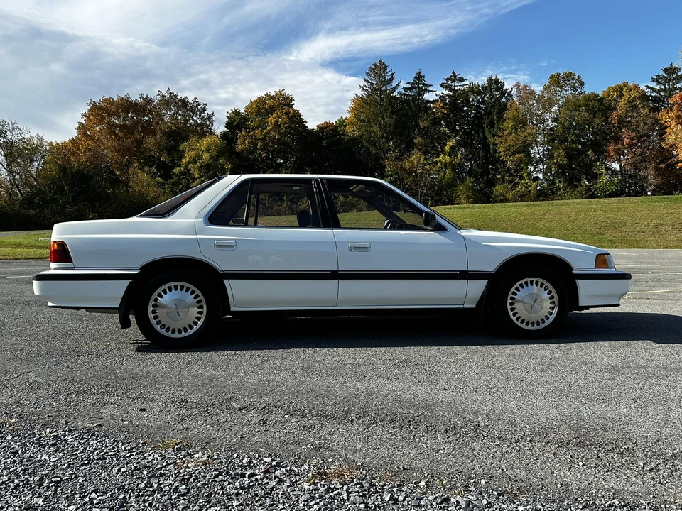 1989 Acura Legend 1st Gen - Image 10 of 31
