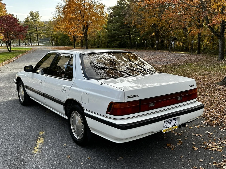 1989 Acura Legend 1st Gen - Image 17 of 31