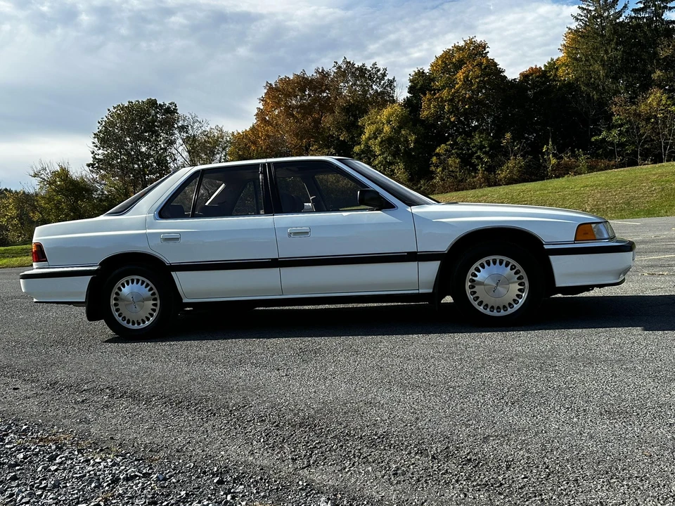 1989 Acura Legend 1st Gen - Image 9 of 31