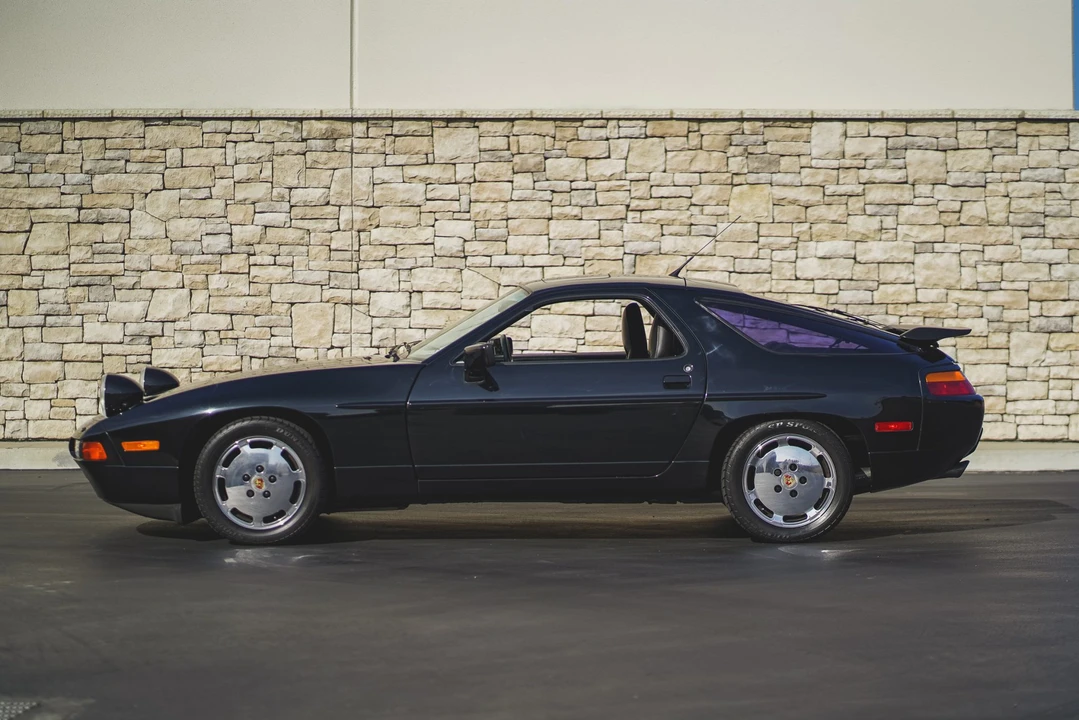 1989 Porsche 928 S4 - Image 13 of 31