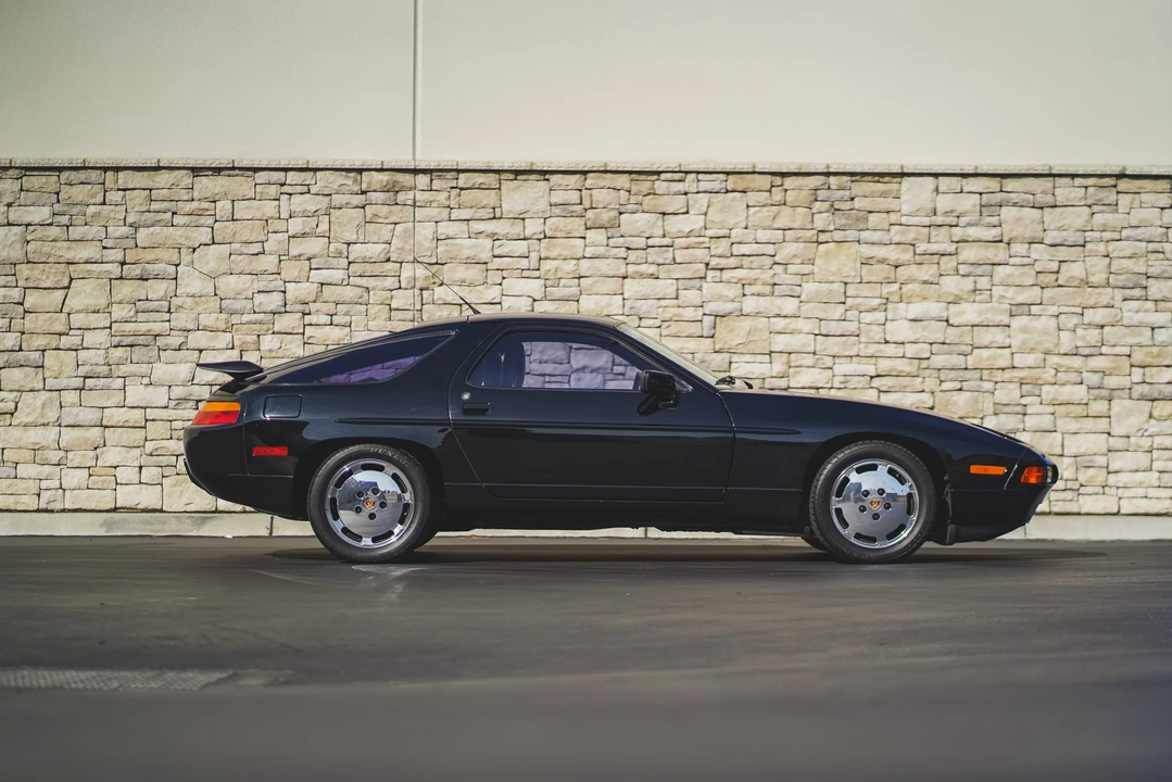 1989 Porsche 928 S4 - Image 7 of 31