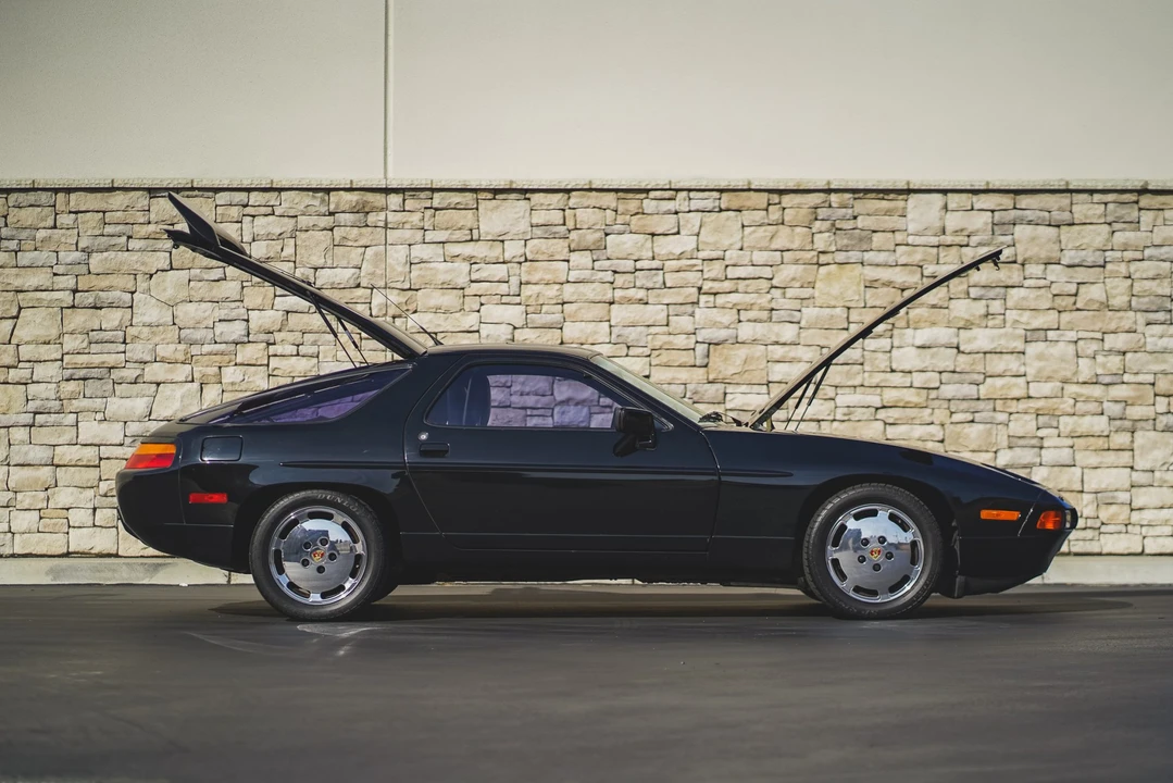 1989 Porsche 928 S4 - Image 17 of 31