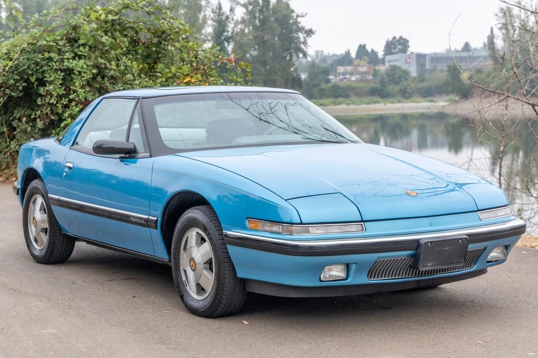 1990 Buick Reatta - Image 3 of 31