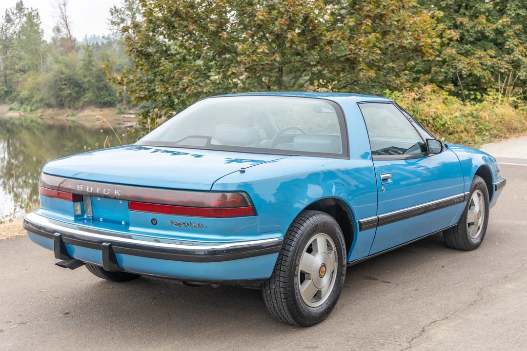 1990 Buick Reatta - Image 5 of 31