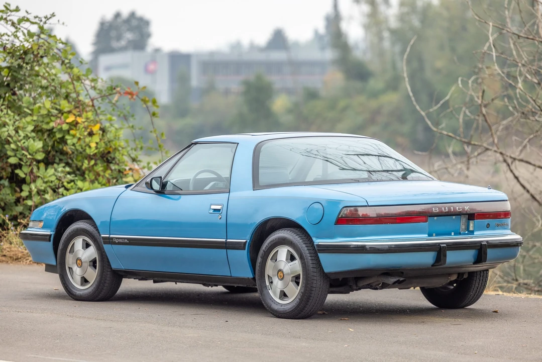 1990 Buick Reatta - Image 7 of 31