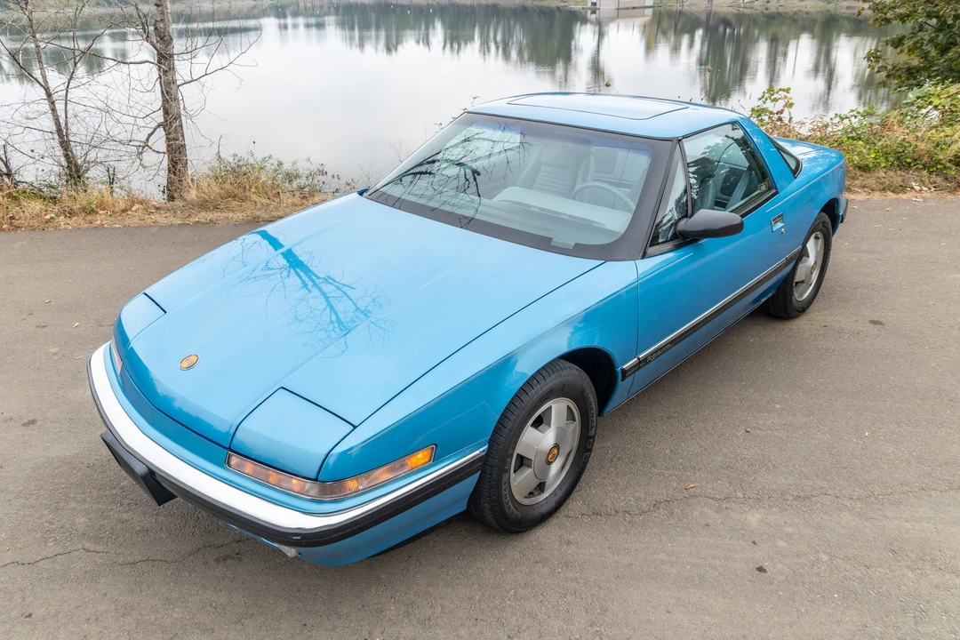 1990 Buick Reatta - Image 9 of 31