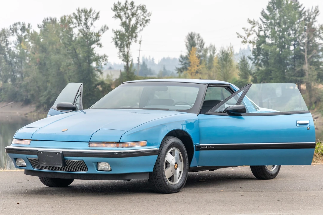 1990 Buick Reatta - Image 10 of 31
