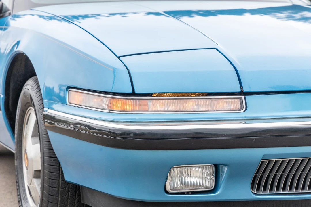 1990 Buick Reatta - Image 24 of 31