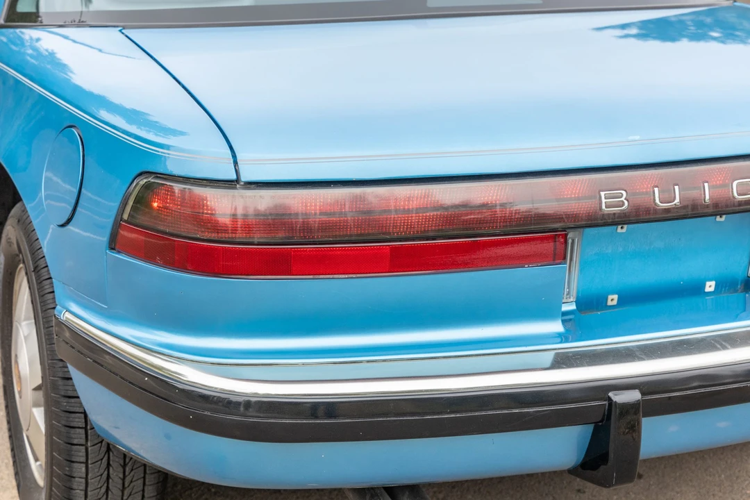 1990 Buick Reatta - Image 28 of 31