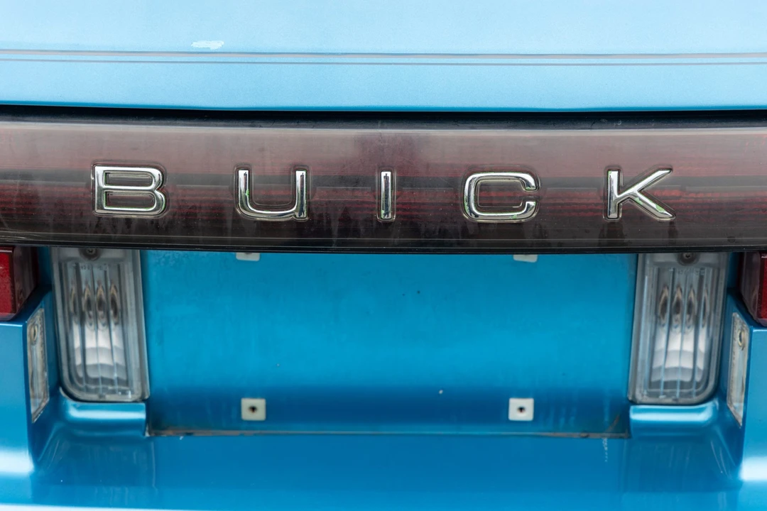 1990 Buick Reatta - Image 22 of 31