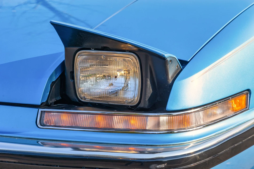 1990 Buick Reatta - Image 27 of 31